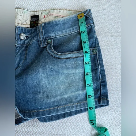 Stylish Blue Denim Women's Shorts - Picture 5 of 5